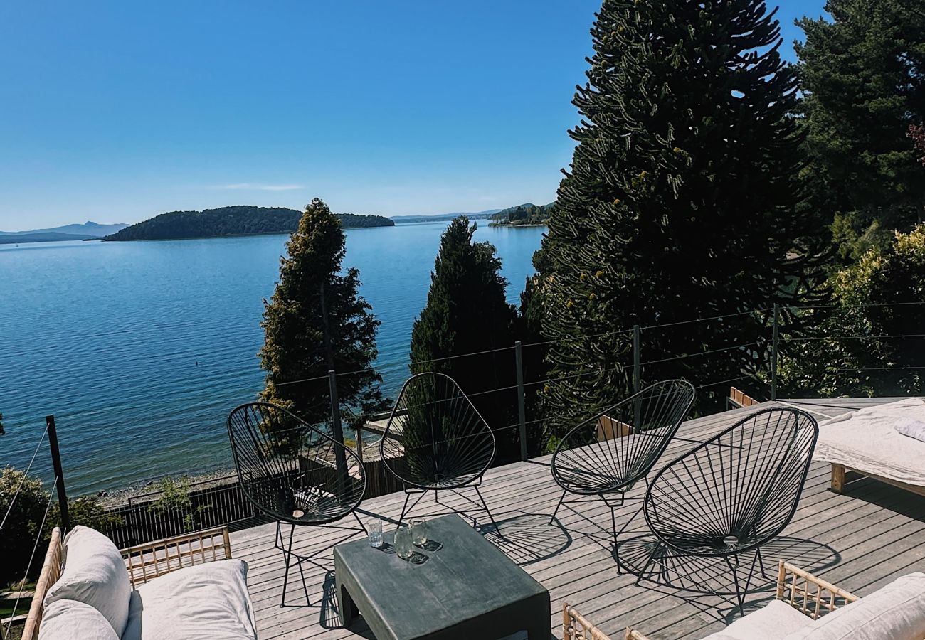 House in San Carlos de Bariloche - huapi51 Luxury house facing Lake Nahuel Huapi