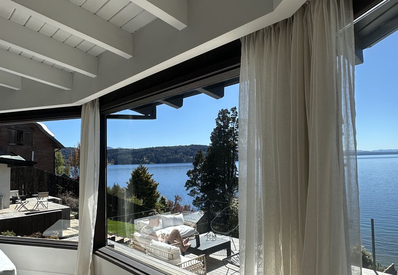 House in San Carlos de Bariloche - huapi51 Luxury house facing Lake Nahuel Huapi