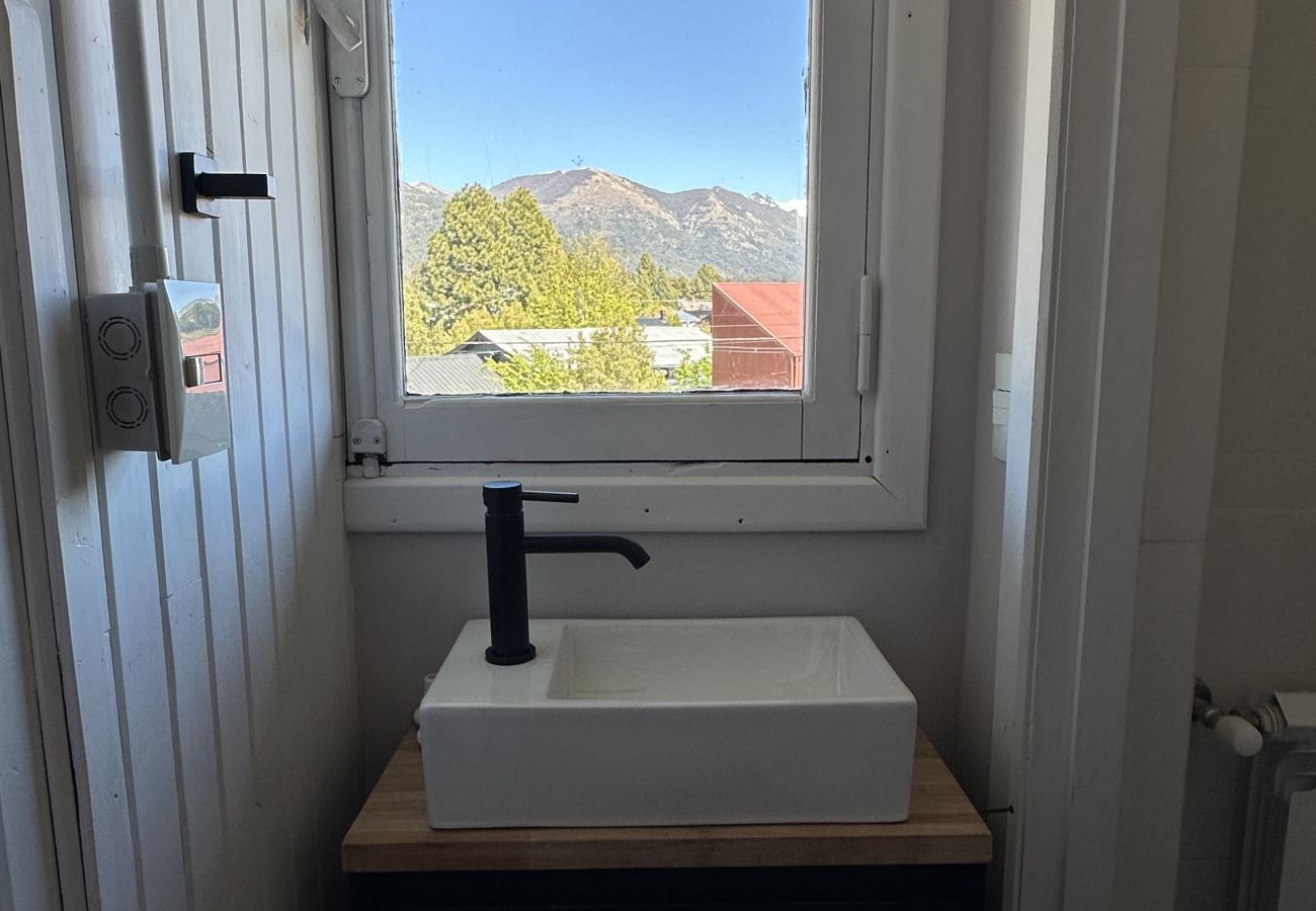 House in San Carlos de Bariloche - huapi51 Luxury house facing Lake Nahuel Huapi