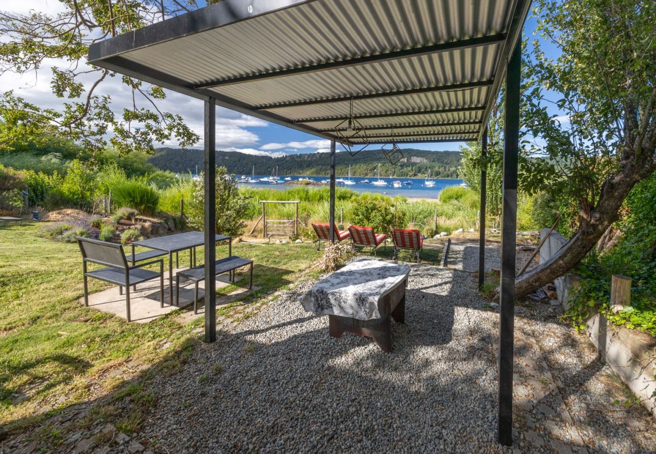 House in San Carlos de Bariloche - HUAPI52C The most beautiful lake house for 14 people