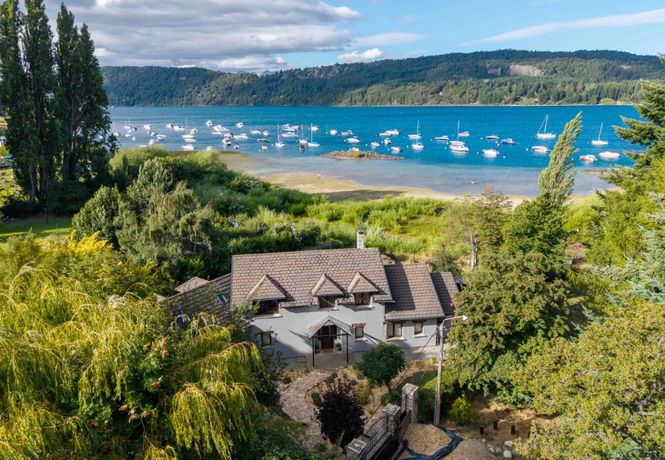 House in San Carlos de Bariloche - HUAPI52C The most beautiful lake house for 14 people