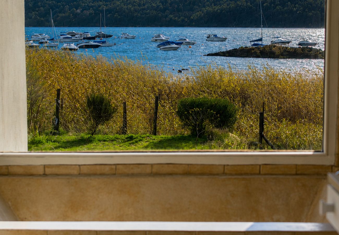 House in San Carlos de Bariloche - HUAPI52C The most beautiful lake house for 14 people
