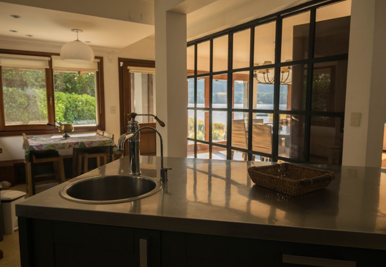 House in San Carlos de Bariloche - HUAPI52C The most beautiful lake house for 14 people