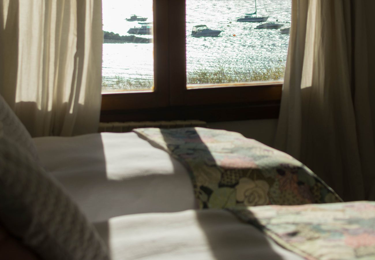 House in San Carlos de Bariloche - HUAPI52C The most beautiful lake house for 14 people