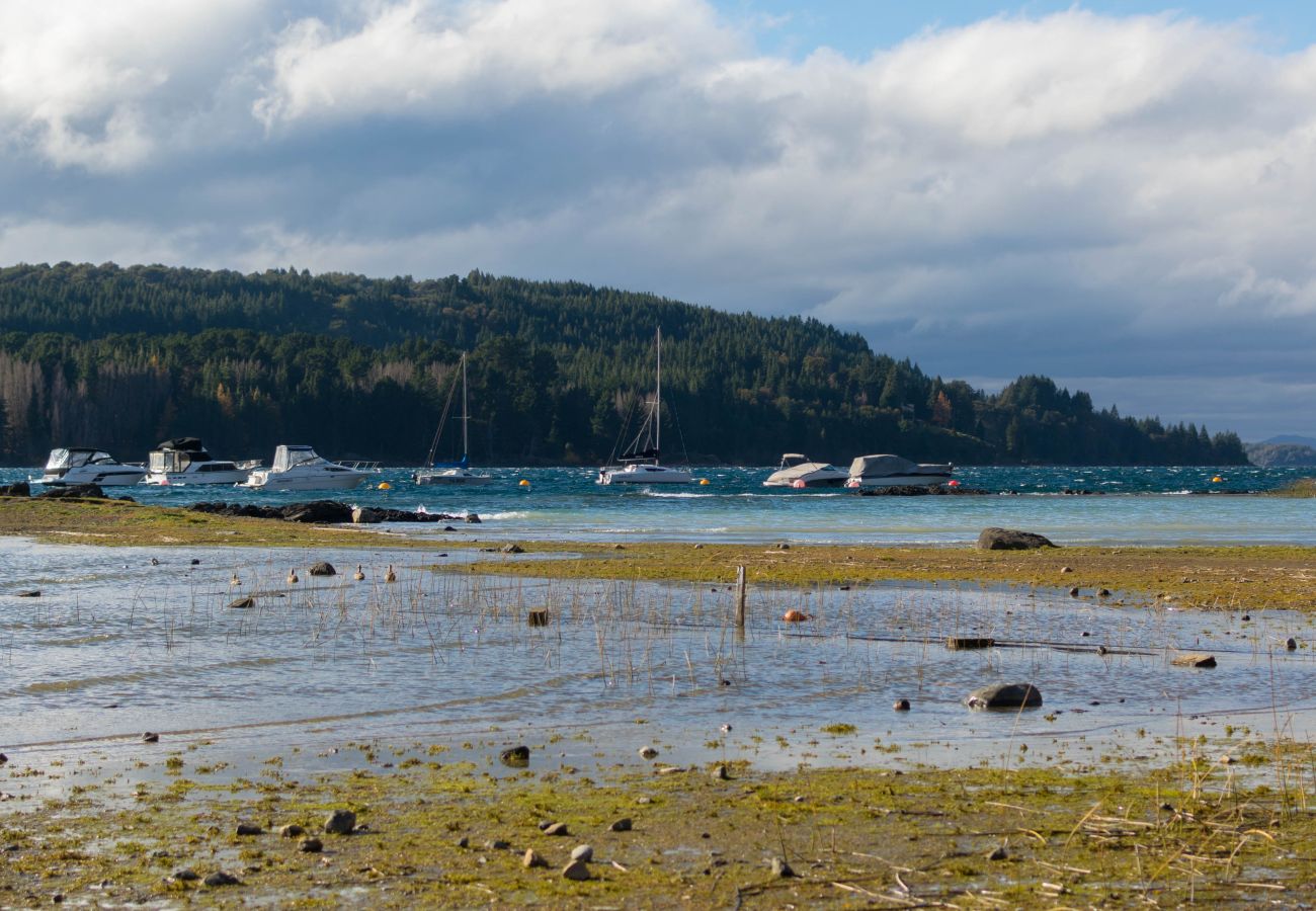 House in San Carlos de Bariloche - HUAPI52C The most beautiful lake house for 14 people