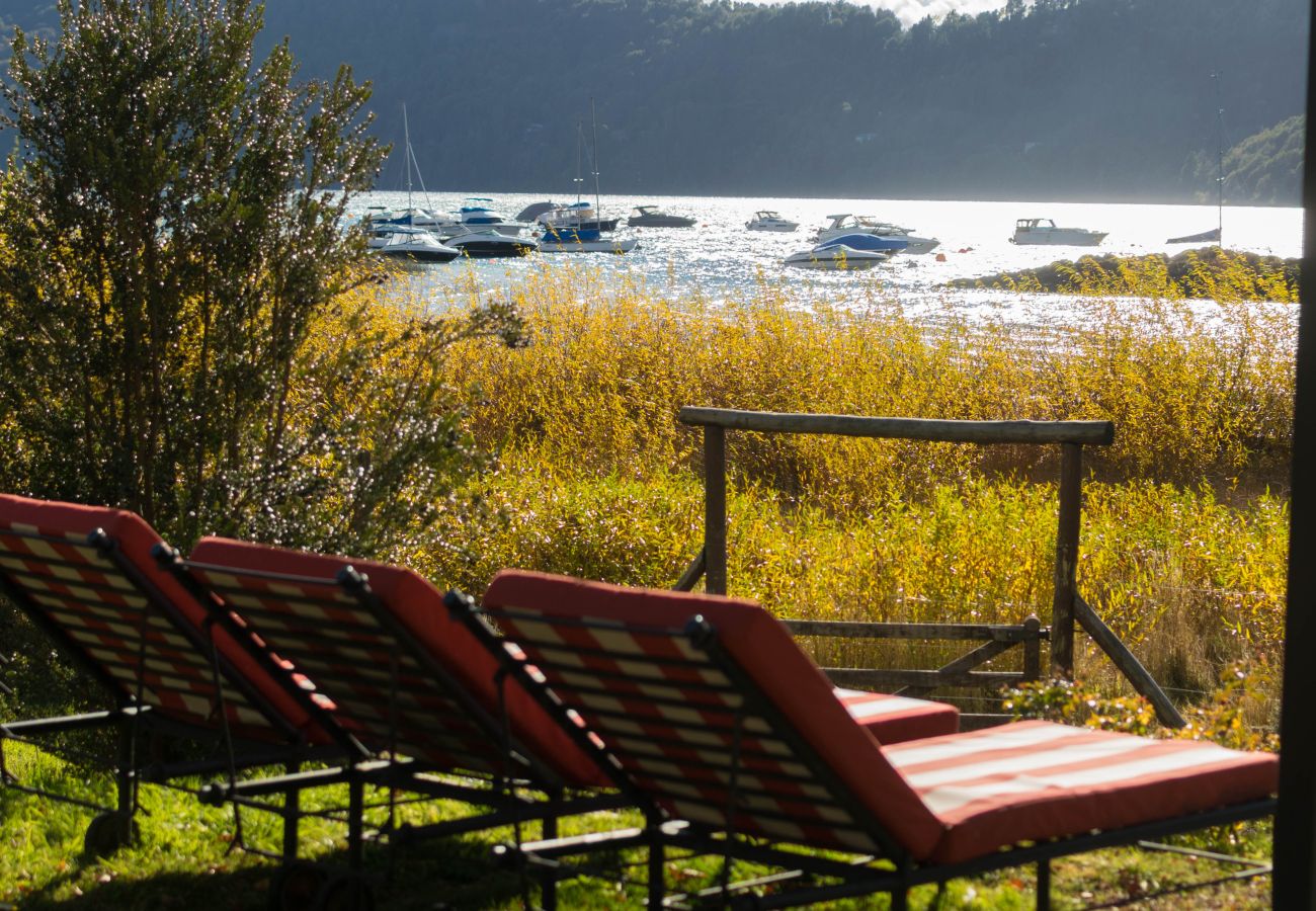 House in San Carlos de Bariloche - HUAPI52C The most beautiful lake house for 14 people