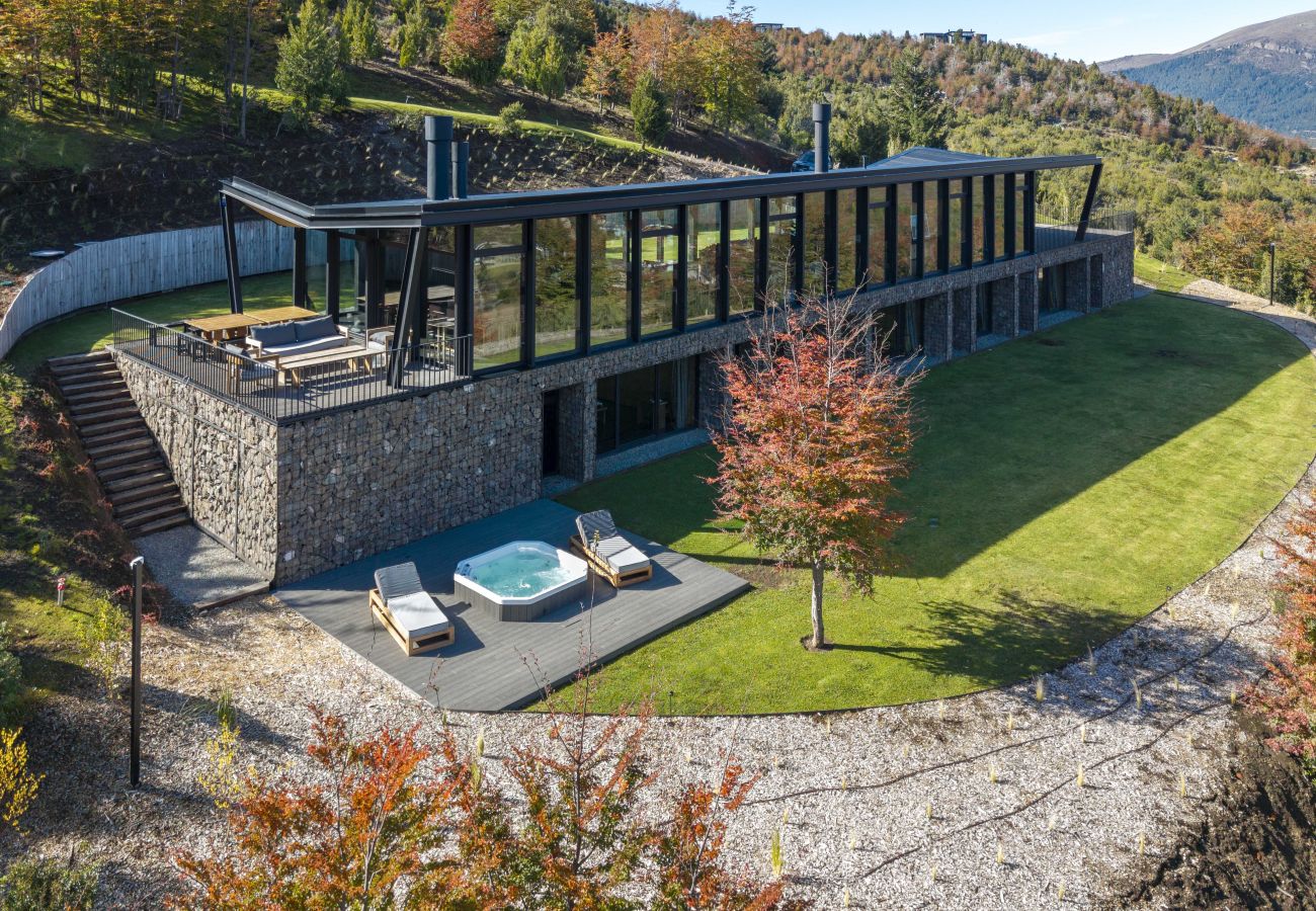 House in San Carlos de Bariloche - ARE68 Spectacular mansion in Arelauquen with views and jacuzzi